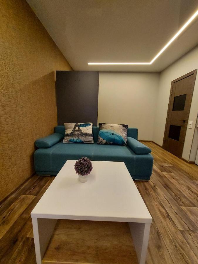 Апартаменты Дворец Спорта Новострой Маршал Kharkiv Exterior photo